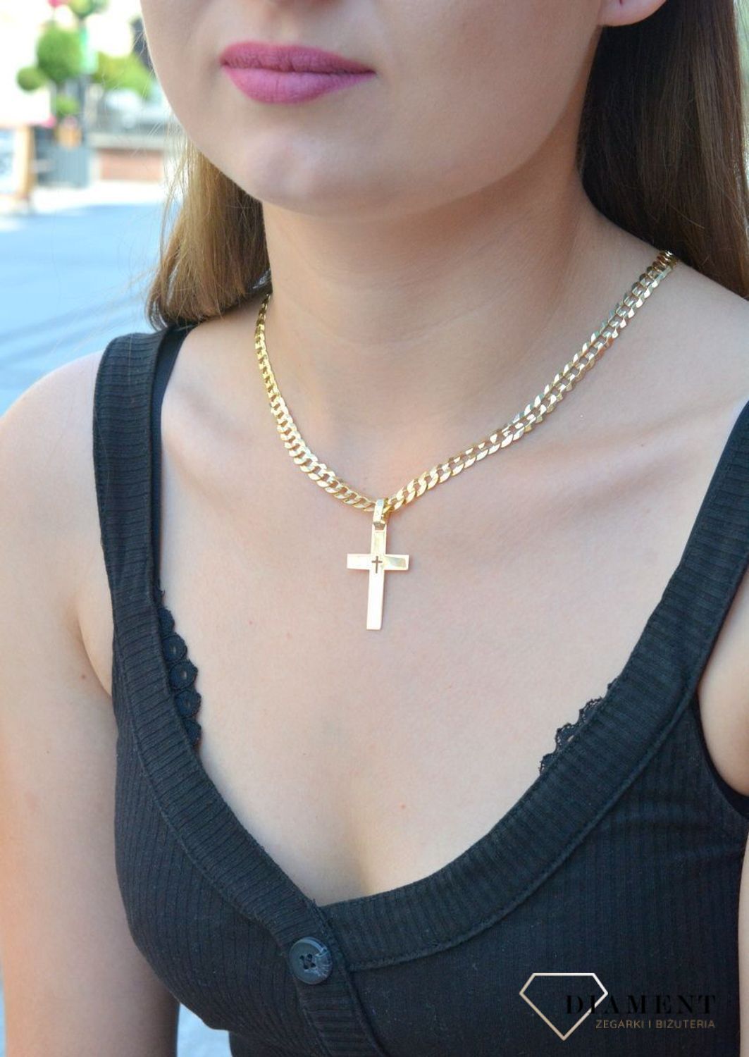 Złota zawieszka na łańcuszek krzyżyk płaski ZA 4355 333. Piękna zawieszka krzyżyk wykonana z żółtego złota, wysokiej próby 333. Powierzchnia krzyża jest płas.jpg